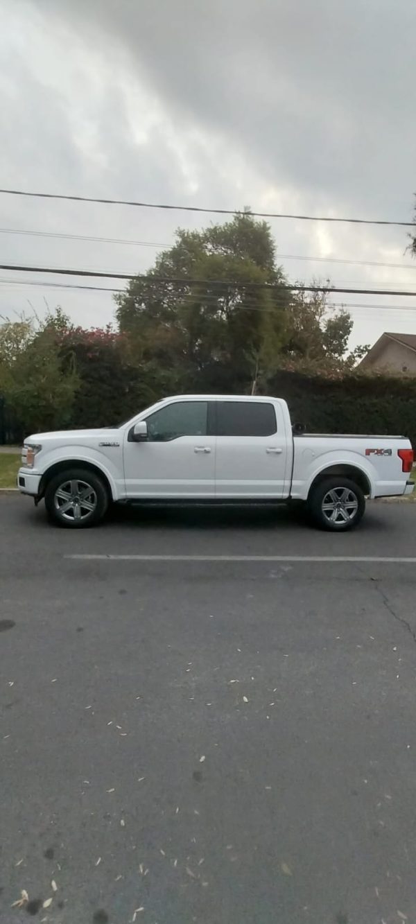 FORD F150 LARIAT 5.0cc 4X4, 2018 UNICO DUEÑO, MANTENCIONES, OPORTUNIDAD - Imagen 3