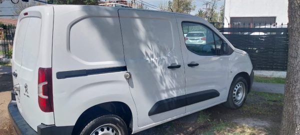 PEUGEOT PARTNER 2023 62.000KM UNICO DUEÑO, EXCELENTE ESTADO, OPORTUNIDAD - Imagen 3