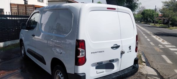 PEUGEOT PARTNER 2023 62.000KM UNICO DUEÑO, EXCELENTE ESTADO, OPORTUNIDAD - Imagen 4