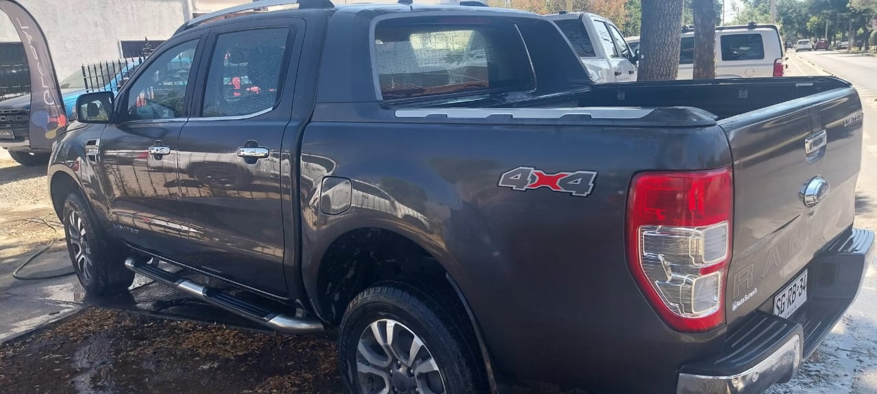 FORD RANGER LIMITED AUTOMATICA 3.2CC, 2023, 120.000KM, TOP DE LINEA, UNICO DUEÑO, EXCELENTE ESTADO, CREDITOS, CONTADO, RECIBO AUTOS, CONSULTEN NUESTRAS CAMIONETASCHILE… - Imagen 4